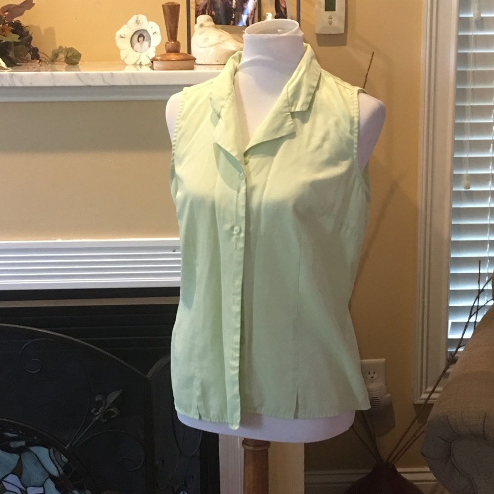 Sleeveless shirt